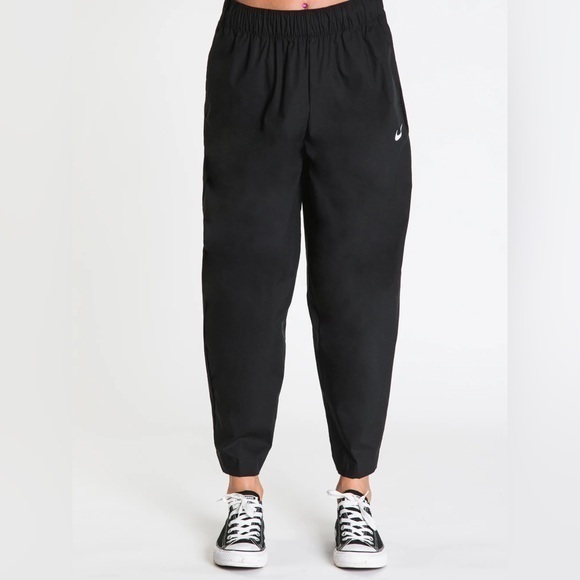 NIKE | Sportswear Essential Curve Pants black highrise Capri - size small - Picture 3 of 11